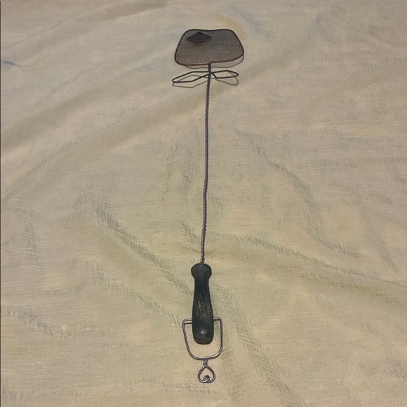 Black and Silver Vintage apple Fly Swatter with green wooden handle - Picture 1 of 4